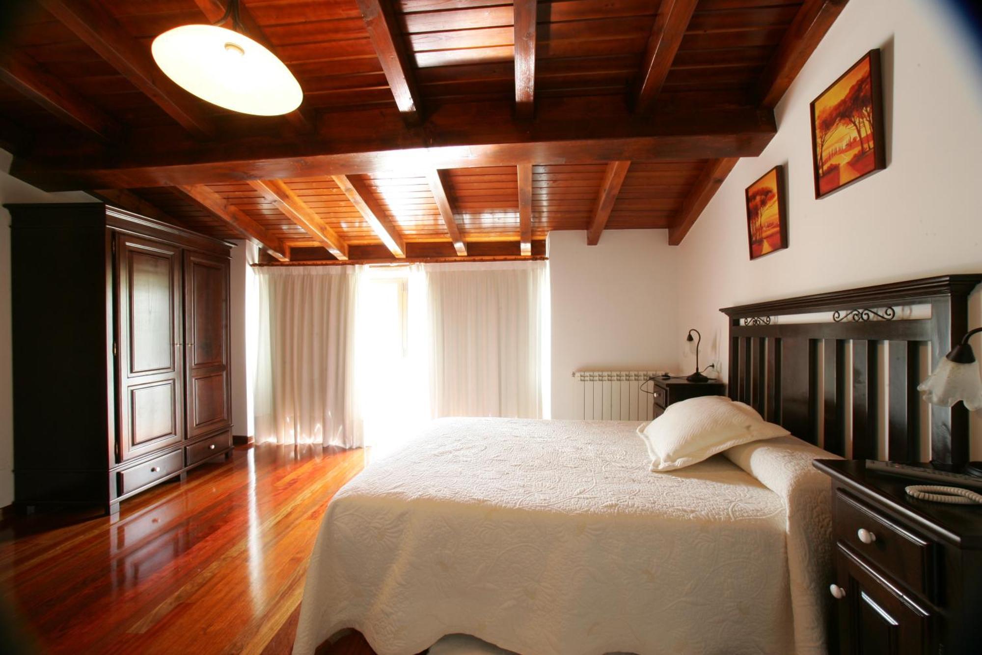Casa Da Botica A Estrada Hostel Os Casares Bilik gambar