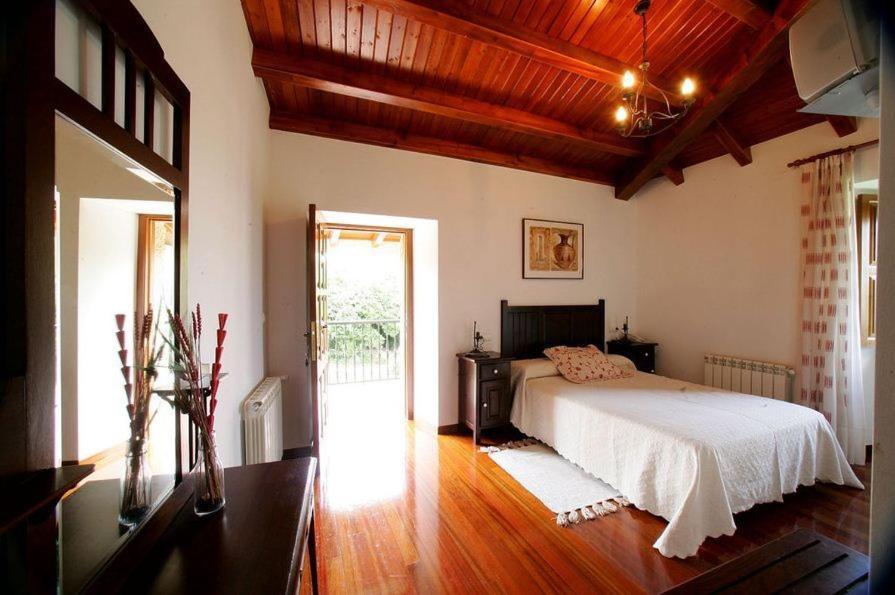 Casa Da Botica A Estrada Hostel Os Casares Bilik gambar