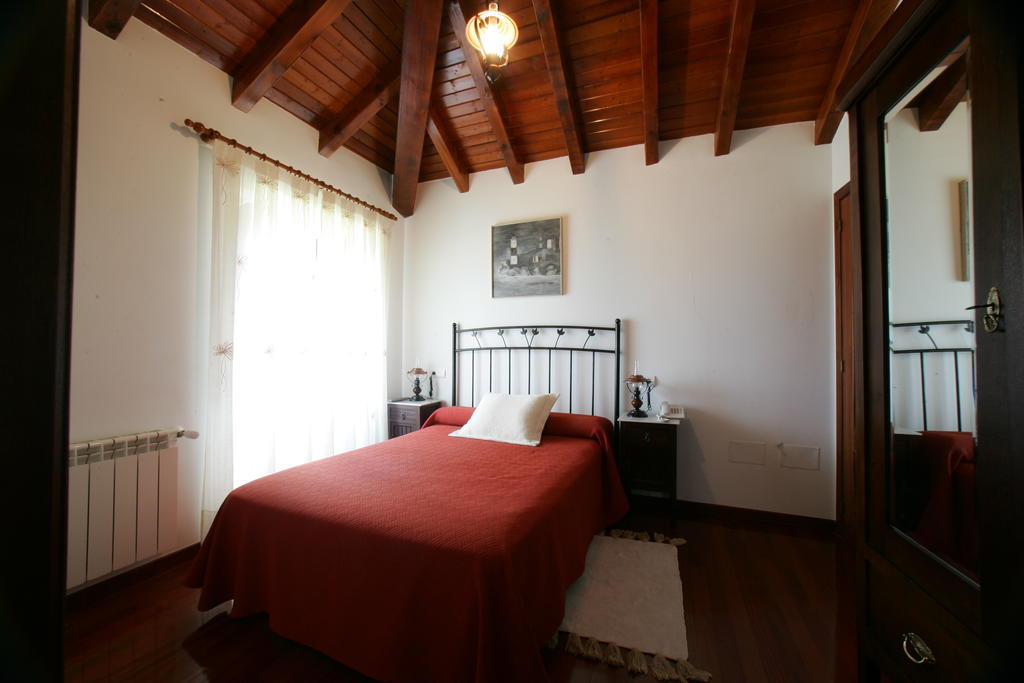 Casa Da Botica A Estrada Hostel Os Casares Bilik gambar