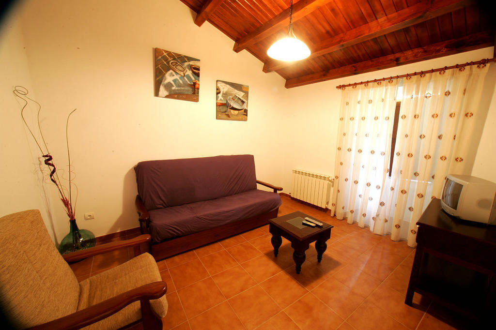Casa Da Botica A Estrada Hostel Os Casares Luaran gambar