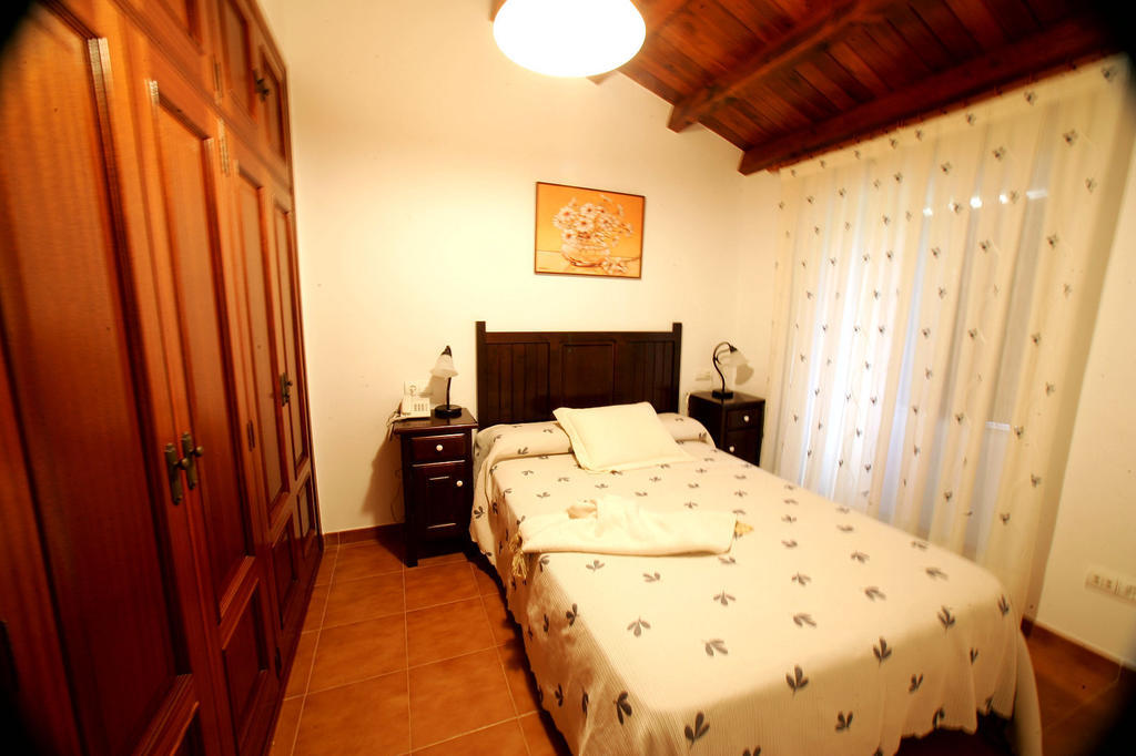 Casa Da Botica A Estrada Hostel Os Casares Bilik gambar