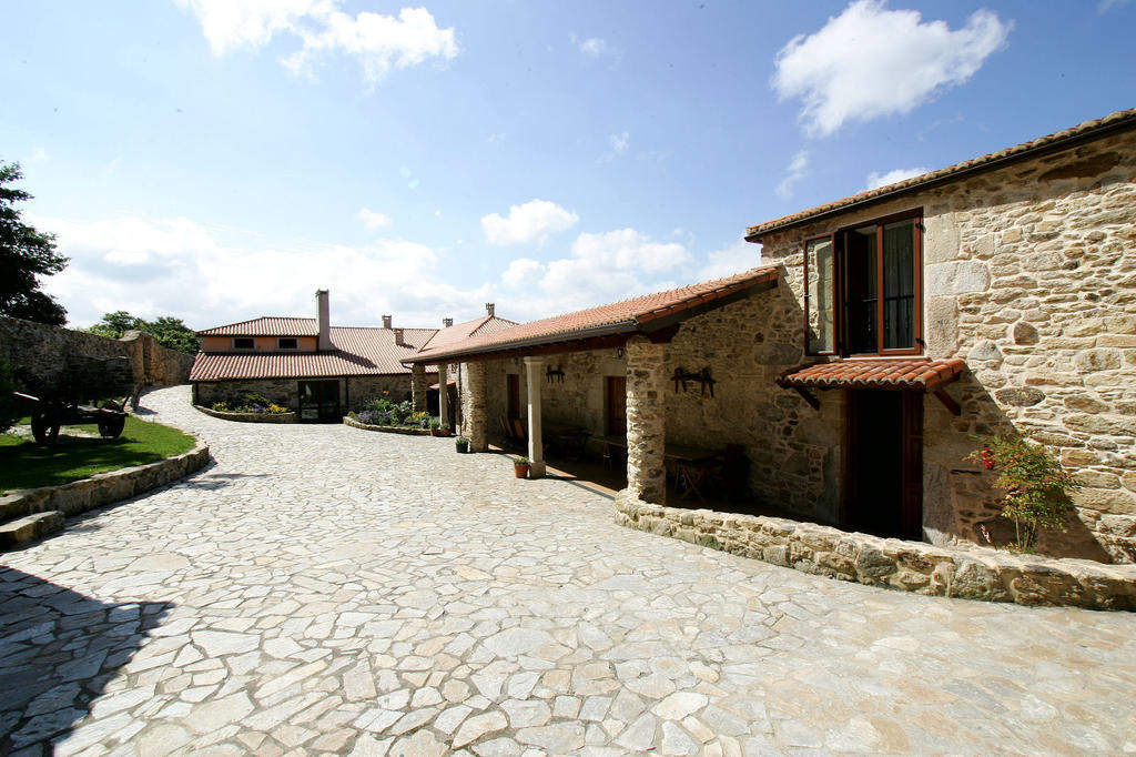 Casa Da Botica A Estrada Hostel Os Casares Luaran gambar